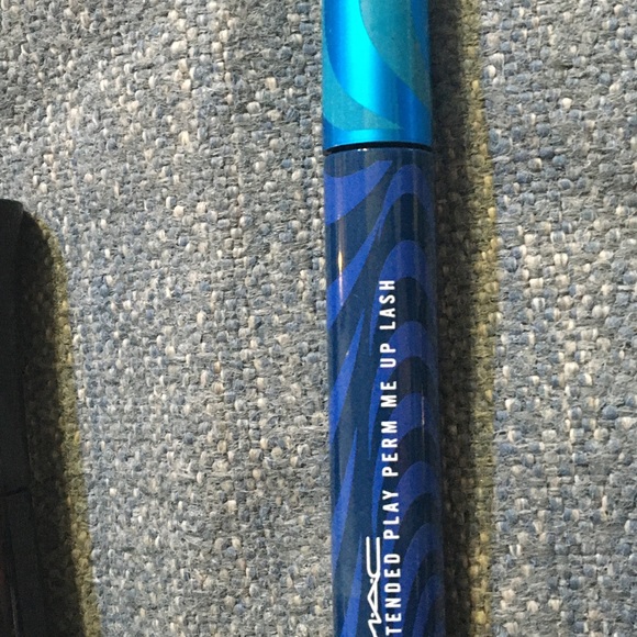 MAC mascara - Picture 1 of 3